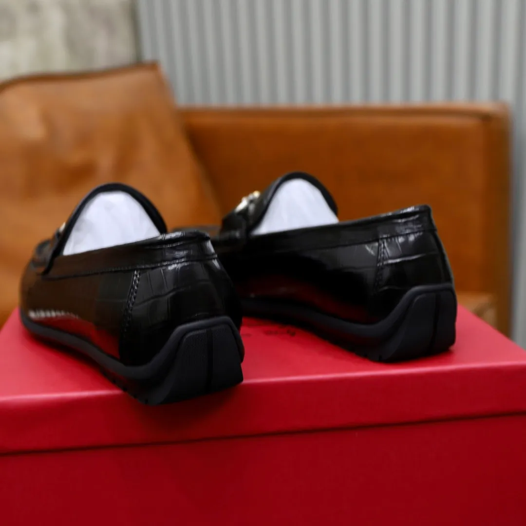 Men's shoes: 260🙅‍♂️🙅‍♂️🙅‍♂️Niuli Brand: Ferragamo Standard code: Men's code 38/44 (45 customized) Grade: Same as the official website Material: Original imported cowhide leather lining Original wear-resistant lightweight outsole Style category: Men's casual slip-on shoes Distinguished luxury brand elements top luxury Color: Actual picture color